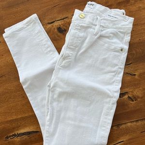 Gorgeous EUC bright white cigarette style jeans.